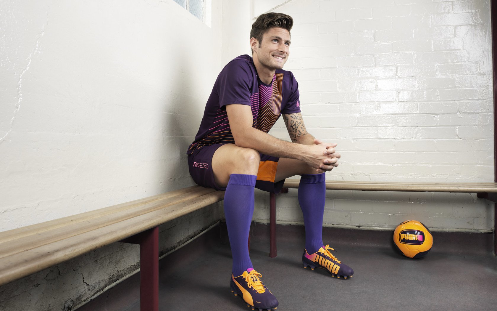 战术调整首场状态出色,拜仁观众沸腾!,姆巴佩重返赛场引发球迷热议