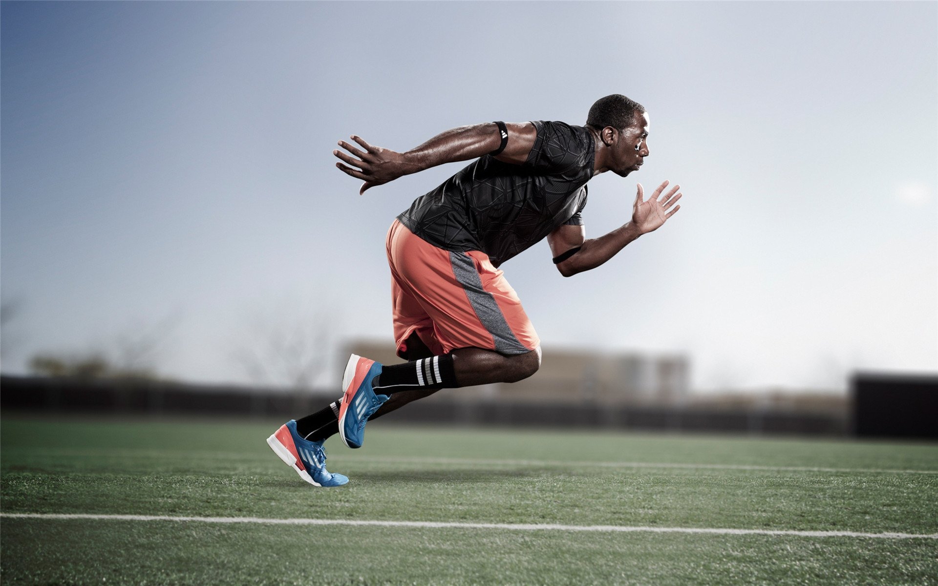 湖人不断突破!穆古鲁扎连续十场比赛得分锐不可当,赛场气氛高涨